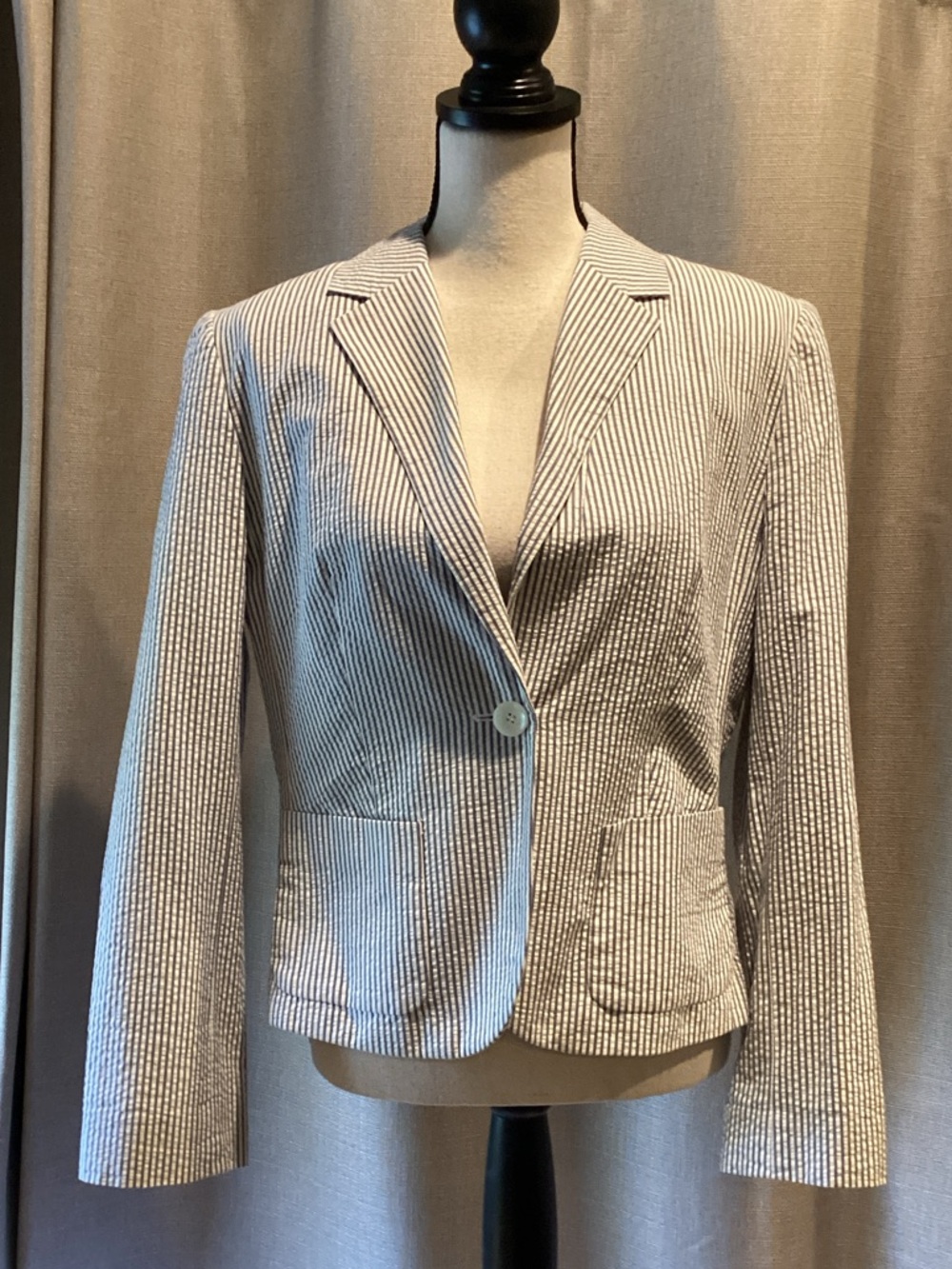 Casual Corner Light Blue and White Striped Seersucker Blazer, size 12.
